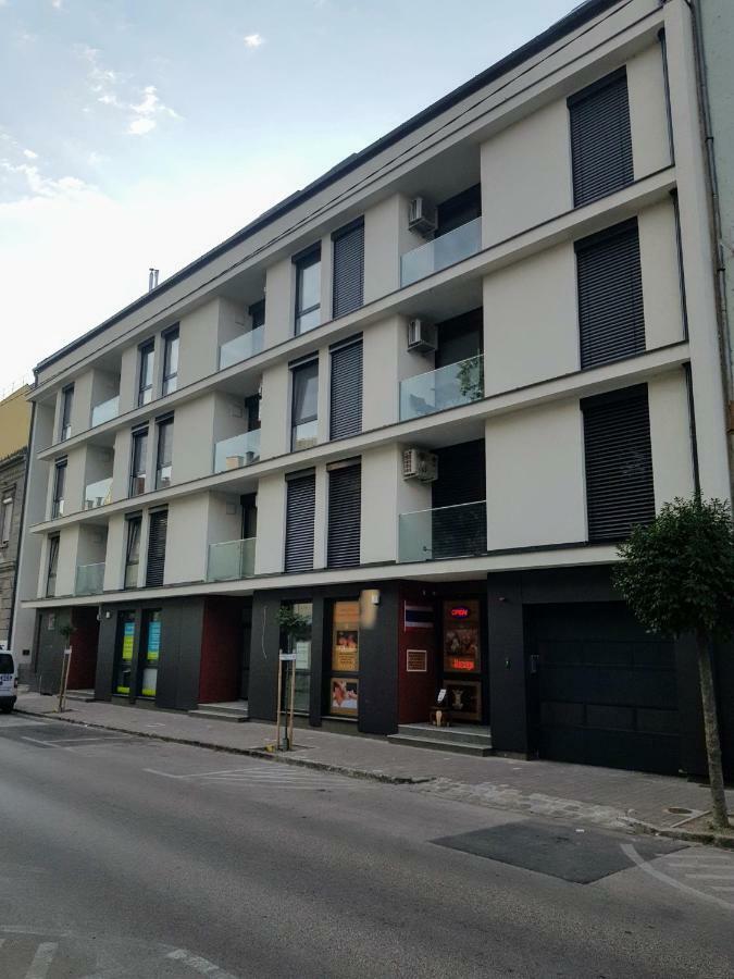 Holiday Apartman With Free Parking ジュール エクステリア 写真