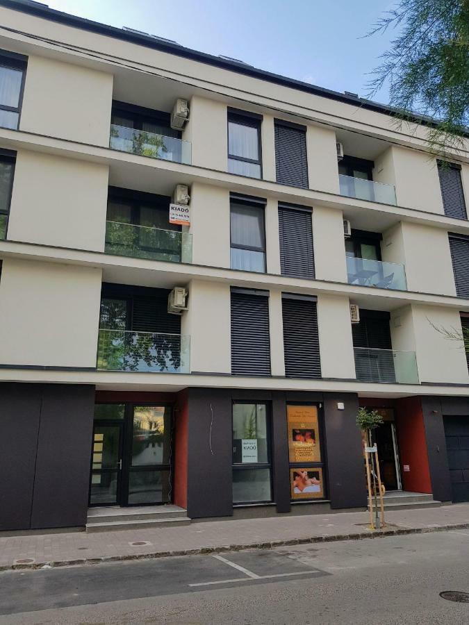 Holiday Apartman With Free Parking ジュール エクステリア 写真