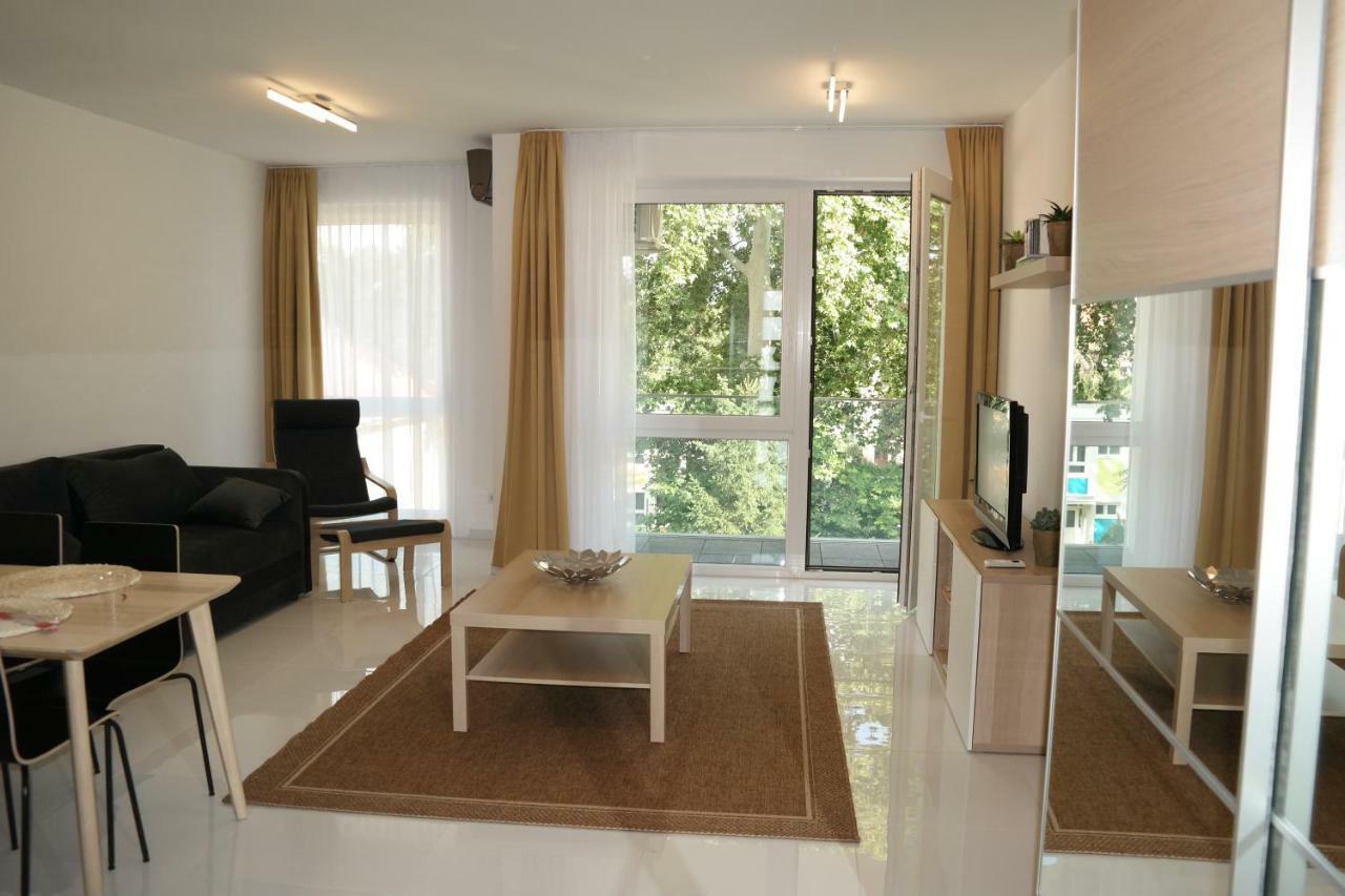 Holiday Apartman With Free Parking ジュール エクステリア 写真