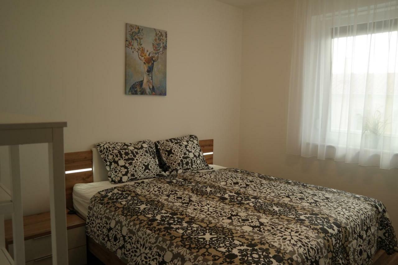 Holiday Apartman With Free Parking ジュール エクステリア 写真