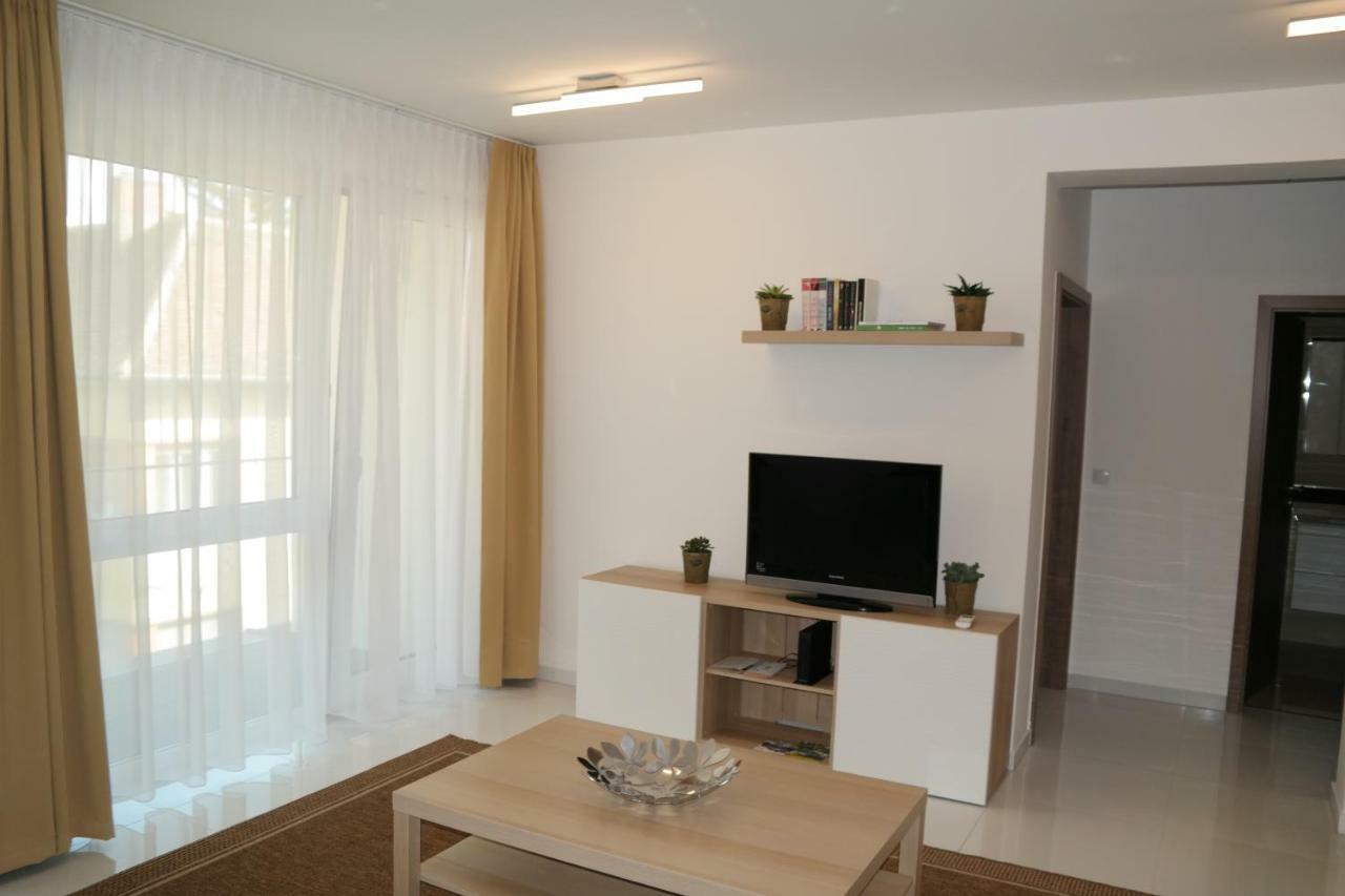 Holiday Apartman With Free Parking ジュール エクステリア 写真