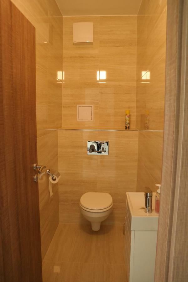 Holiday Apartman With Free Parking ジュール エクステリア 写真