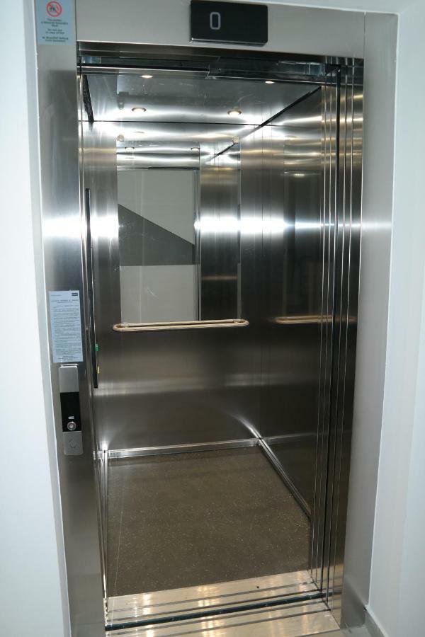 Holiday Apartman With Free Parking ジュール エクステリア 写真